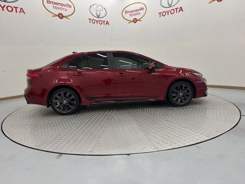 Used 2025 Toyota Corolla SE FWD image 3