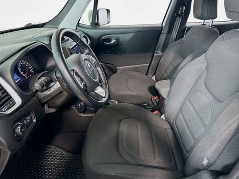 Used 2021 Jeep Renegade Latitude w/ Luxury Group I image 8