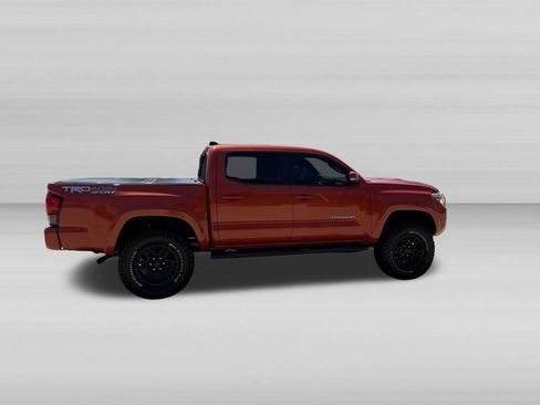 Used 2018 Toyota Tacoma TRD Sport w/ Technology Package AWD/4WD image 4