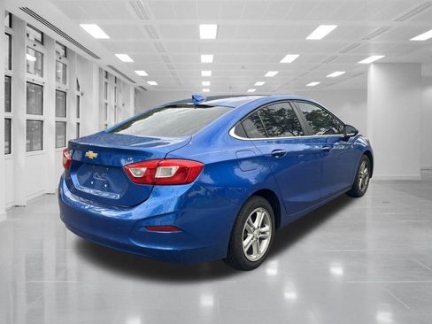 Used 2017 Chevrolet Cruze LT w/ Convenience Package FWD image 5