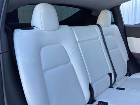 Used 2021 Tesla Model Y Long Range image 40