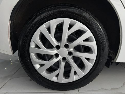 Used 2017 Toyota Corolla LE w/ Body Protection Package FWD image 10