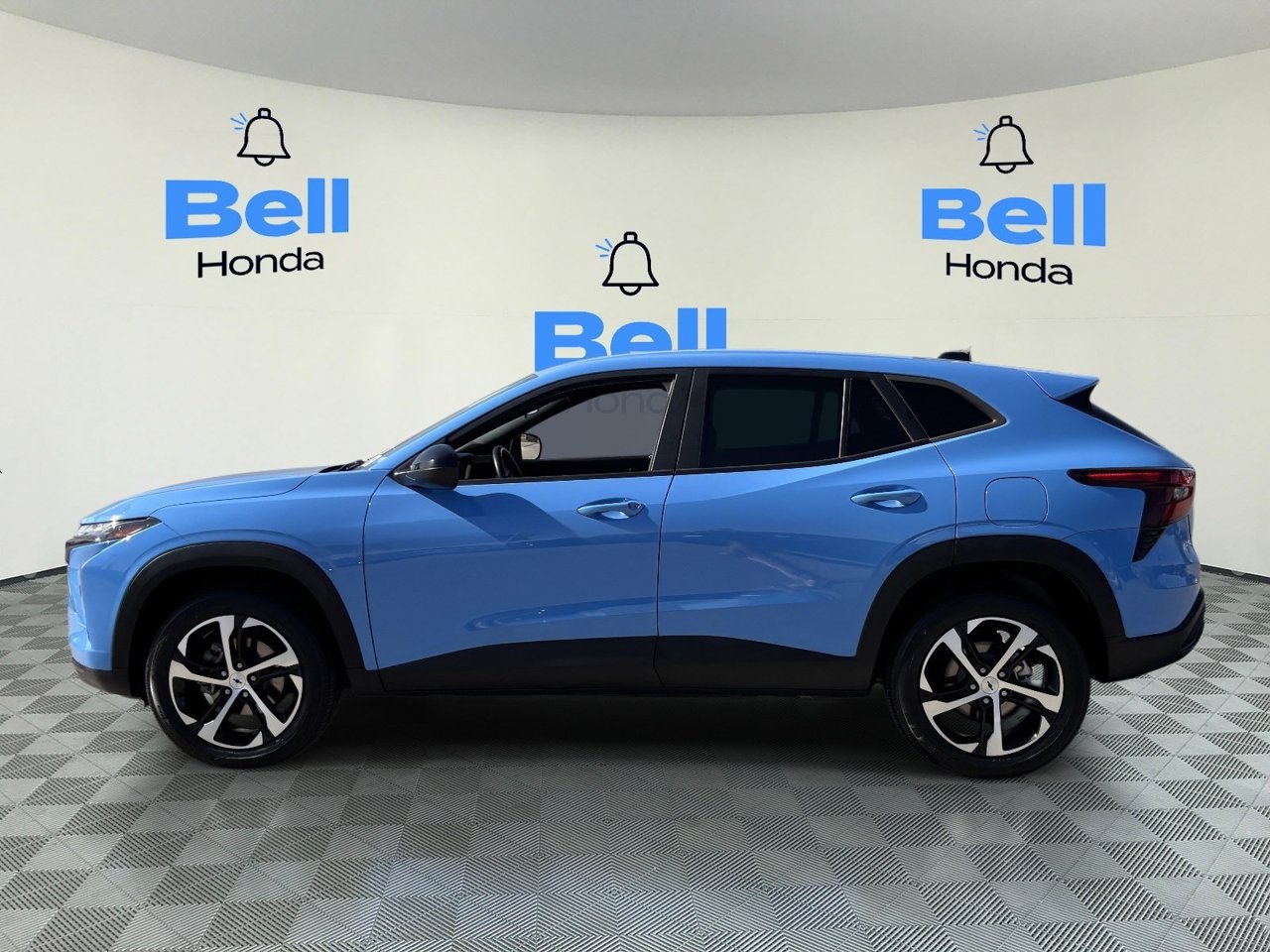 Used 2024 Chevrolet Trax RS FWD image 2