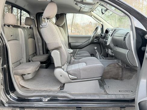 Used 2011 Nissan Frontier SV w/ SV Premium Utility Pkg image 14