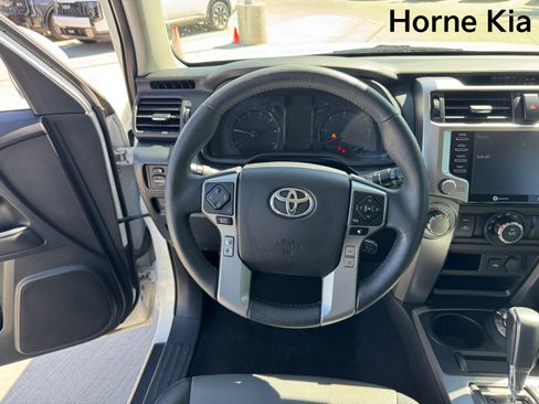 Used 2020 Toyota 4Runner SR5 Premium image 16