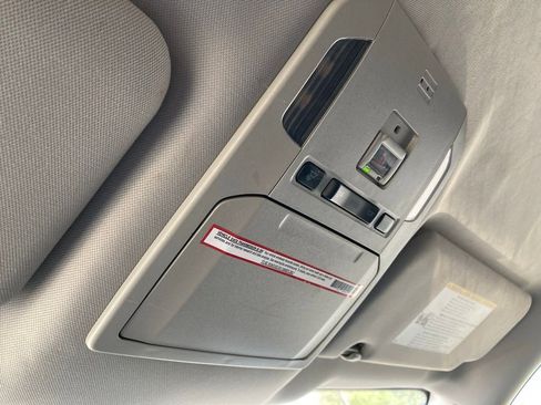 Used 2021 Toyota Highlander LE image 26