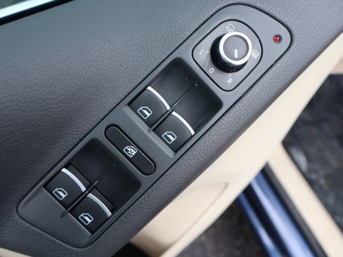 Used 2011 Volkswagen Tiguan SEL AWD/4WD image 27