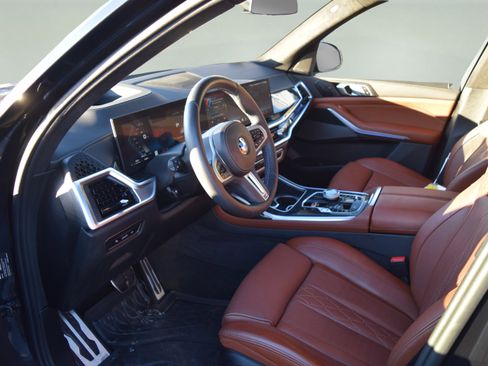 Used 2025 BMW X7 M60i w/ Executive Package image 11