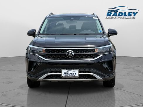 Certified 2023 Volkswagen Taos SE FWD image 6
