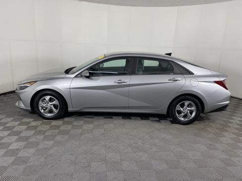 Used 2021 Hyundai Elantra SE FWD image 9