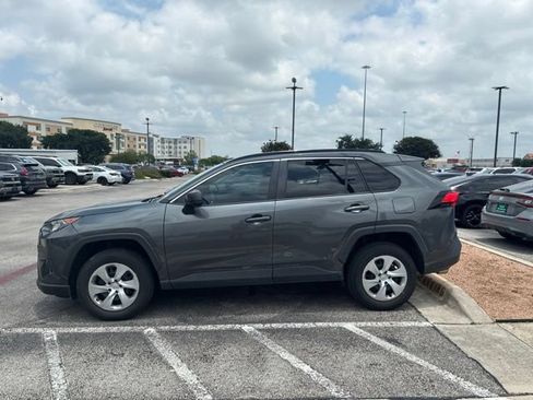 Used 2020 Toyota RAV4 LE FWD image 1
