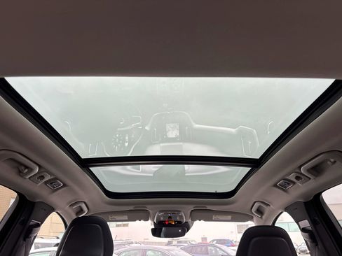 Used 2018 Volvo XC60 T6 Momentum w/ Advanced Package image 3