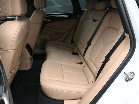Certified 2023 Porsche Macan AWD/4WD image 17