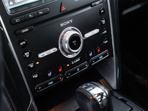 Used 2019 Ford Explorer Platinum image 16