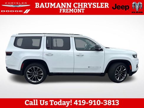 Used 2024 Jeep Wagoneer Series III w/ Premium Group I AWD/4WD image 7