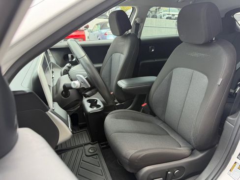 Used 2024 Hyundai Ioniq 5 SE image 17