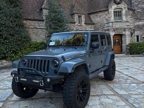 Used 2014 Jeep Wrangler Unlimited Sahara w/ Connectivity Group image 7