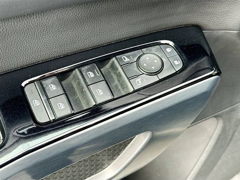 Used 2023 Nissan Pathfinder SL AWD/4WD image 21