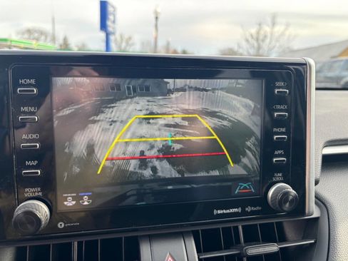 Used 2021 Toyota RAV4 XLE image 19