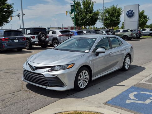 Used 2021 Toyota Camry LE FWD image 10