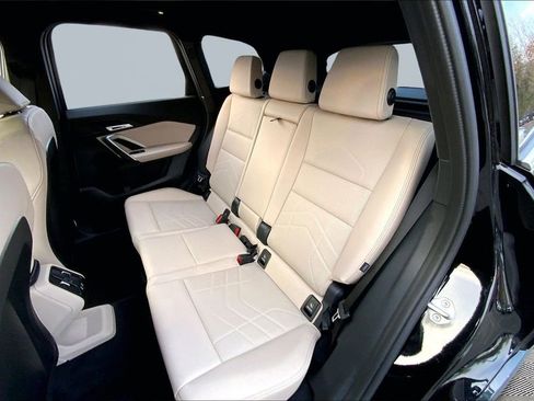 Used 2025 BMW X1 xDrive28i w/ Technology Package image 16