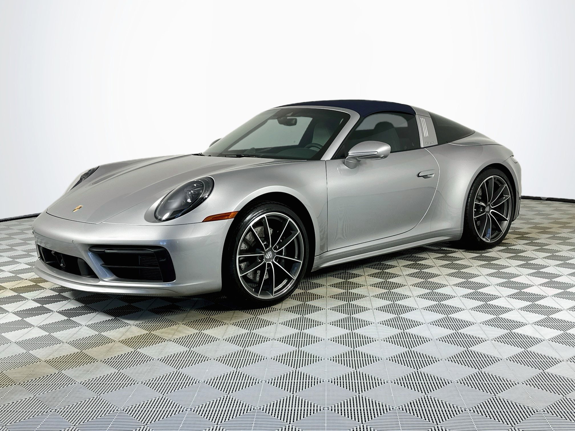 Used 2024 Porsche 911 Targa 4S AWD/4WD image 32