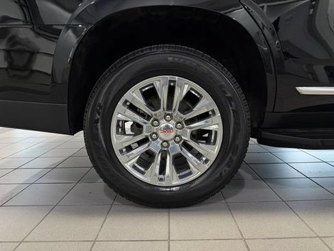 Used 2025 GMC Yukon Denali AWD/4WD image 9