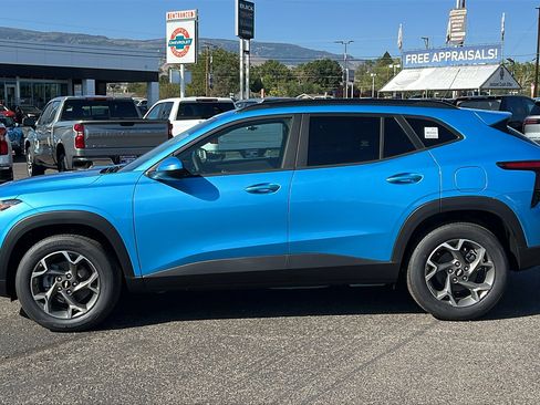 New 2026 Chevrolet Trax LT w/ Sunroof Package image 8
