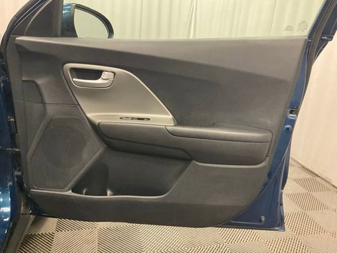 Used 2017 Kia Niro LX image 26