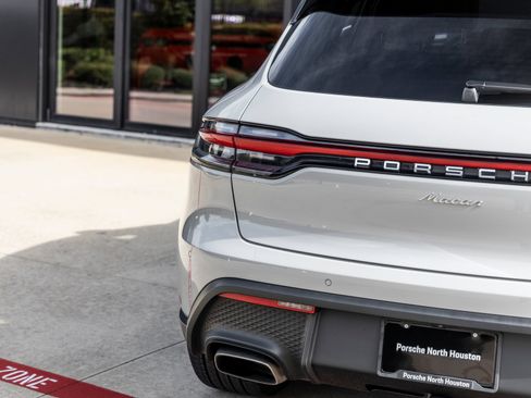 Certified 2025 Porsche Macan AWD/4WD image 13