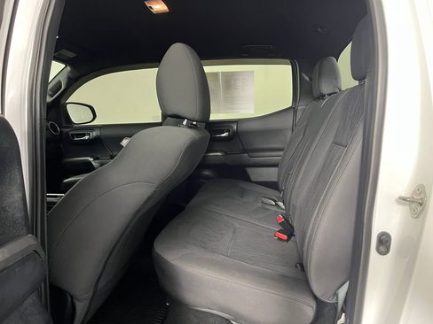 Used 2018 Toyota Tacoma TRD Sport image 13