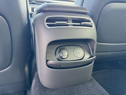 Used 2025 Genesis G90 3.5T image 16