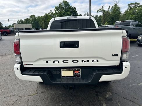Used 2020 Toyota Tacoma TRD Off-Road w/ TRD Premium Off Road Package AWD/4WD image 7