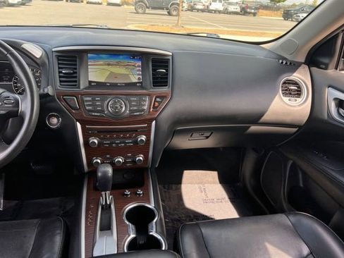 Used 2017 Nissan Pathfinder Platinum FWD image 14
