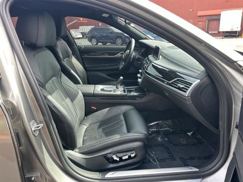 Used 2022 BMW 740i 740i w/ M Sport Package image 14