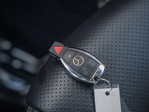 Used 2019 Mercedes-Benz GLC 300 4MATIC image 45