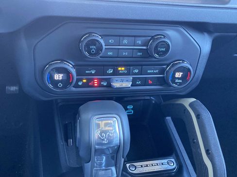 New 2025 Ford Bronco Badlands image 17