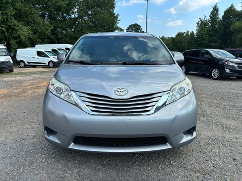 Used 2015 Toyota Sienna LE FWD image 8