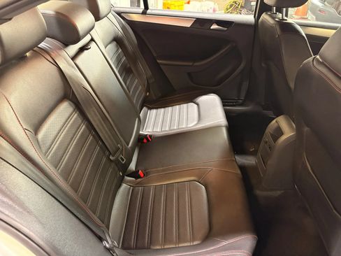 Used 2013 Volkswagen Jetta GLI Autobahn FWD image 17