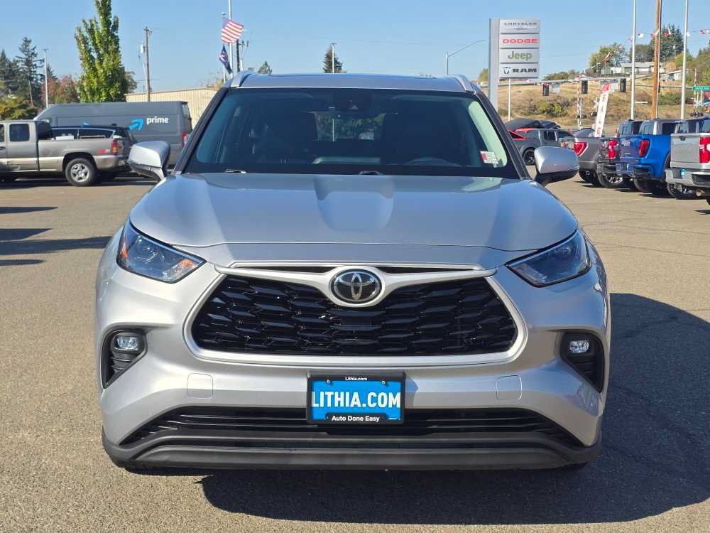 Used 2022 Toyota Highlander XLE AWD/4WD image 8