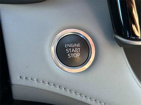 Used 2024 Toyota Highlander LE image 28