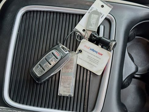 Used 2023 Chrysler Pacifica Touring-L FWD image 34