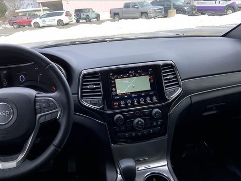 Used 2022 Jeep Grand Cherokee Limited image 6