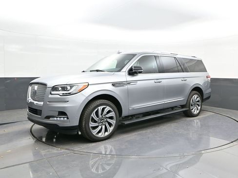 Used 2024 Lincoln Navigator L 4WD image 1