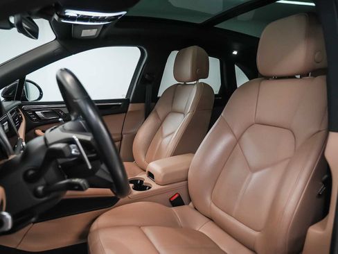 Certified 2023 Porsche Macan AWD/4WD image 5