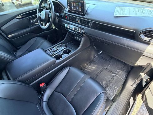 Certified 2025 Honda Pilot Touring image 13