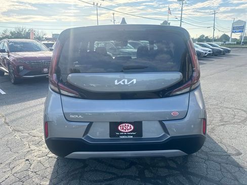 Used 2023 Kia Soul LX FWD image 6