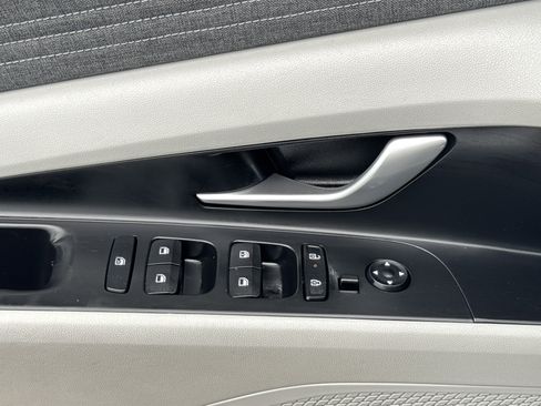 Used 2024 Hyundai Elantra Limited image 26