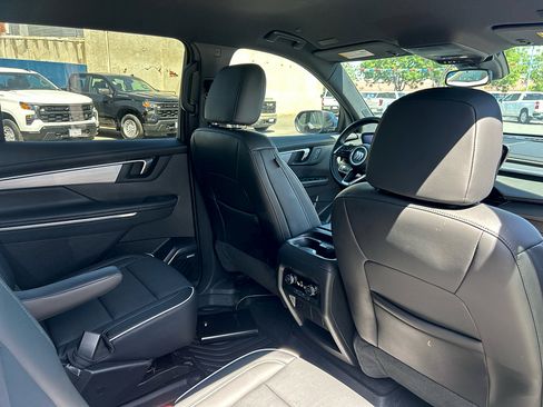 Used 2025 Buick Enclave Preferred FWD image 27