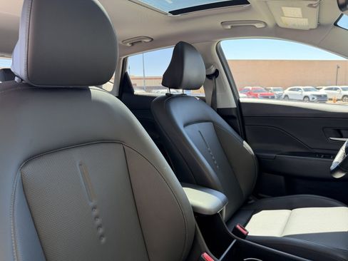 Used 2025 Hyundai Kona Limited FWD image 41